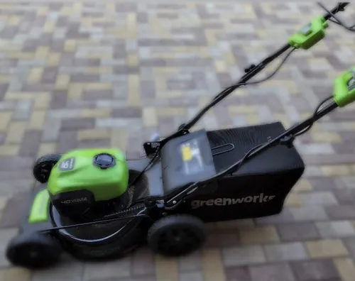 Greenworks GD40LM46SP бесщеточная, 40V  - аккумуляторная газонокосилка